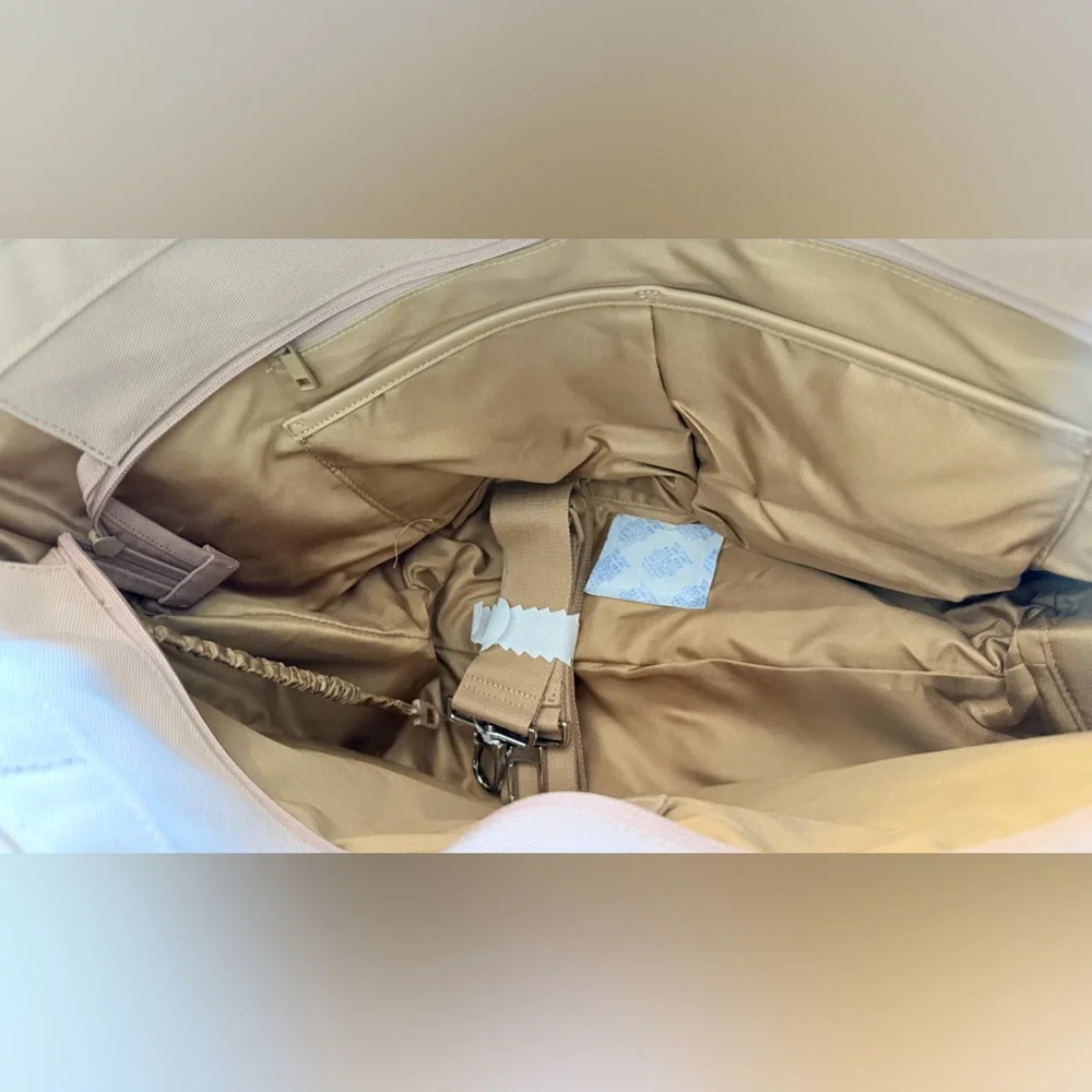 BNWT Beis Travel Tote in Camel - Picture 4 of 5